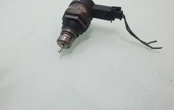 Nissan Qashqai+2 Fuel pressure regulator 8200610770 0281002800