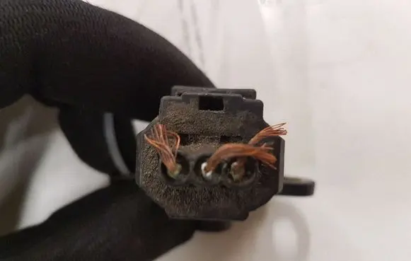 Opel Zafira A Air pressure sensor 24426679