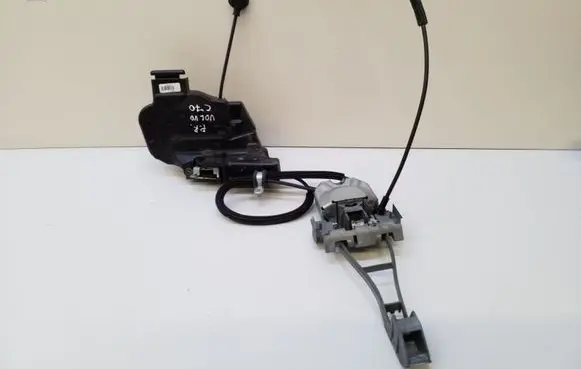 Volvo C70 Front door lock 30632850 5186A