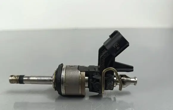 Suzuki SX4 S-Cross Fuel injector 0261500754