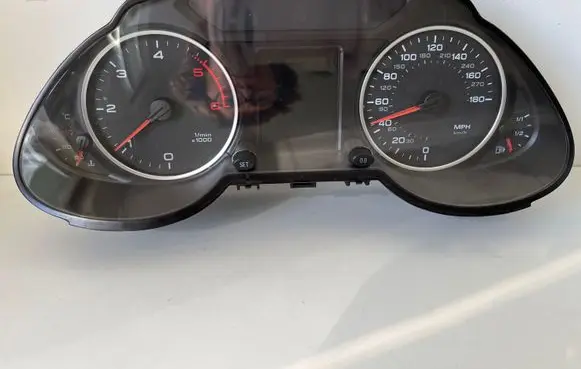 Speedometer (instrument cluster)