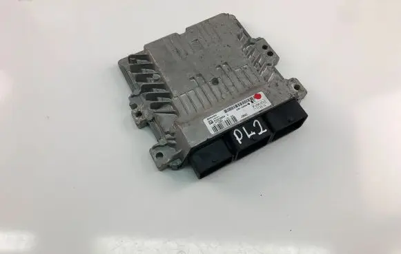 Ford Focus Engine control unit/module ECU AV6112A650PE S180138002C