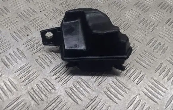 Mazda 3 I Vacuum air tank 