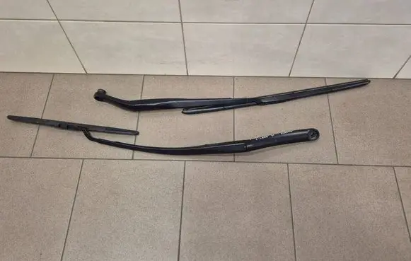 KIA Xceed Front wiper blade arm 