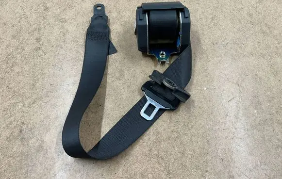 BMW 3 E46 Front seatbelt 72118207956 8207956