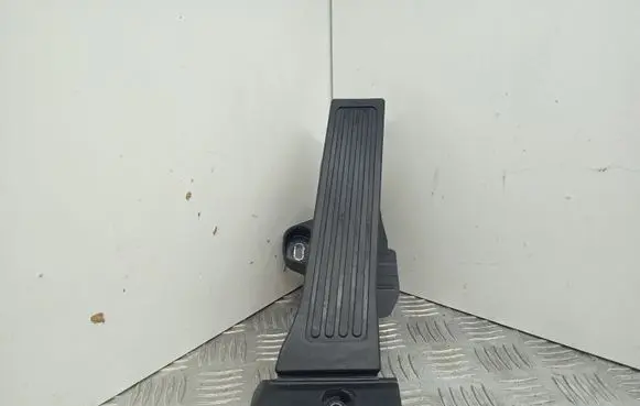 KIA Sportage Accelerator throttle pedal