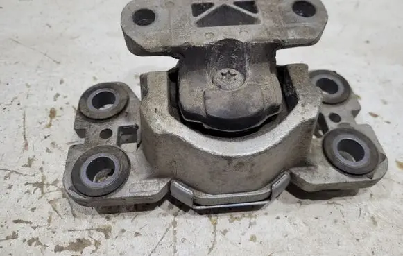 Volvo S60 Engine mount bracket 8G9N7M121AA01