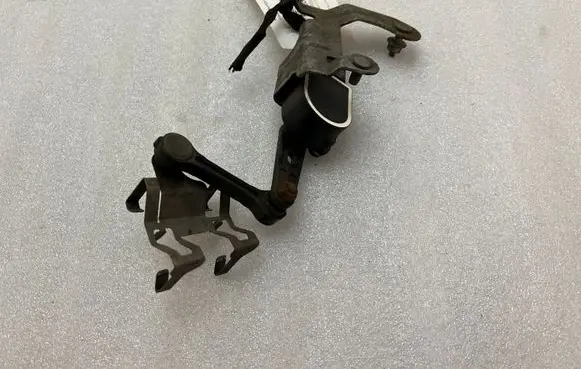 Headlight/headlamp level sensor