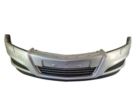 Opel Astra H Front bumper 332550271