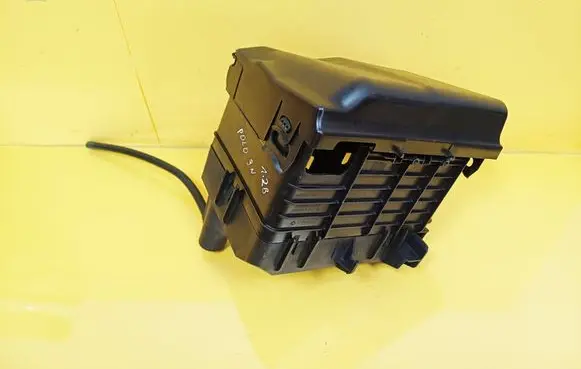 Volkswagen Polo IV 9N3 Battery box tray 6Q0915419F 6Q0937550