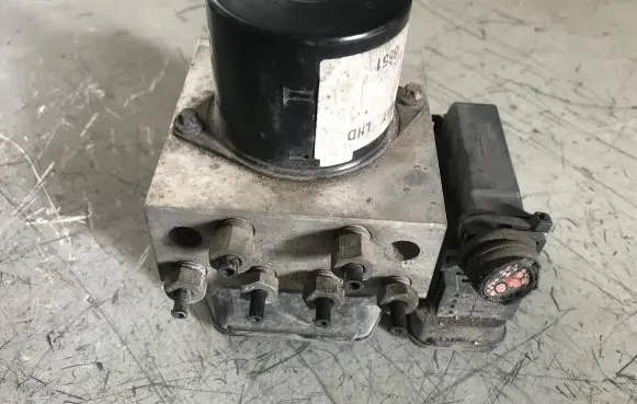 Opel Insignia A ABS Pump 13328651