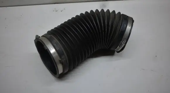Chrysler Town & Country V Air intake hose/pipe 04861732AB