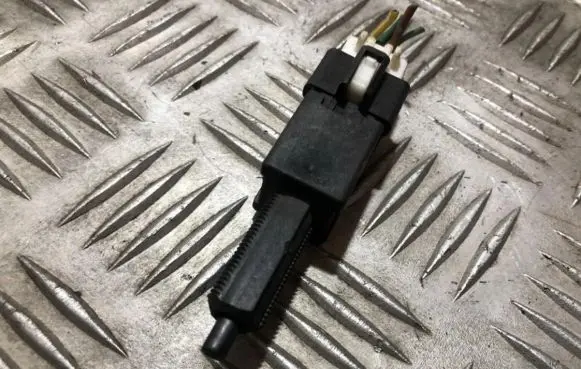 Nissan Sunny B15 Brake pedal sensor switch