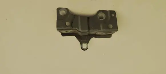 Renault Clio V Fender mounting bracket 663503639R
