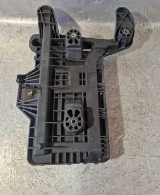 Volkswagen Golf VI Battery tray 1KM915333