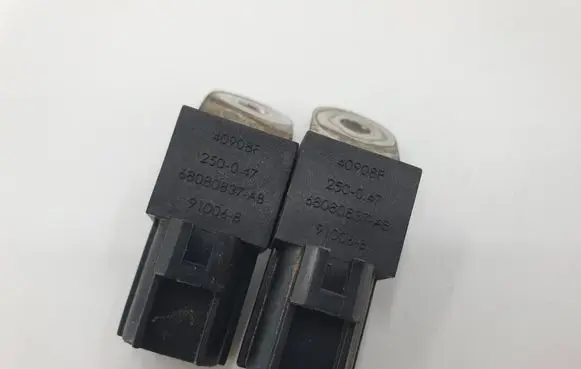 Chrysler Town & Country V Combustion relay 68080837AB