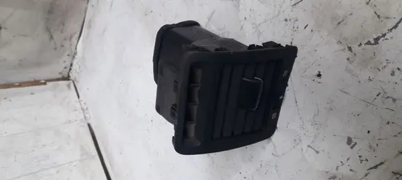 Toyota Corolla Verso E121 Dash center air vent grill 5566013020