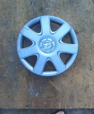 Mazda 6 R15 wheel hub/cap/trim Gj6r37170
