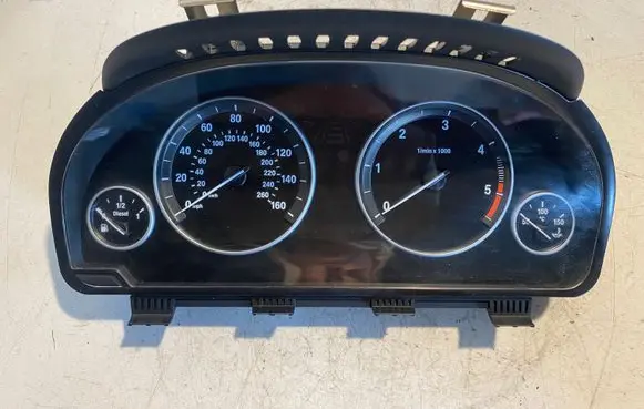 BMW 5 F10 F11 Speedometer (instrument cluster) 9249346 1565779