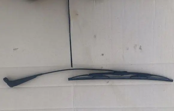 Opel Corsa B Front wiper blade arm