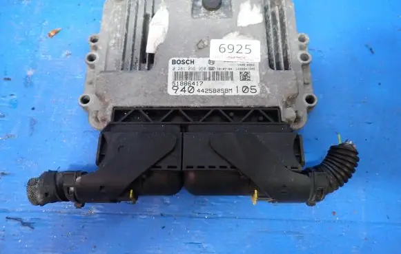 Alfa Romeo Giulietta Engine control unit/module ECU 51886417 0281015950