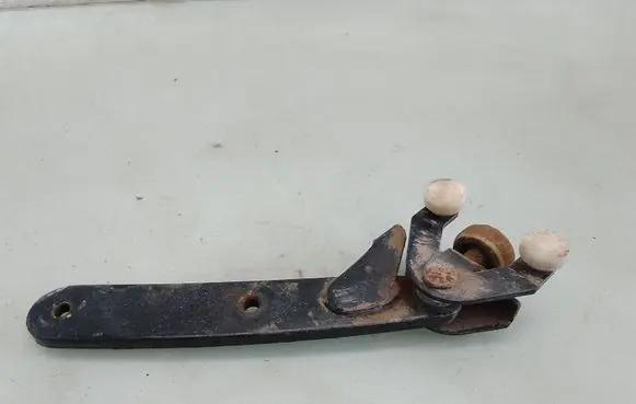 Volkswagen Caddy Sliding door lower roller guide/hinge 