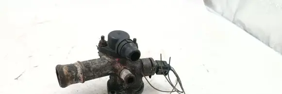 Volkswagen PASSAT B5.5 Engine coolant pipe/hose 038121133A