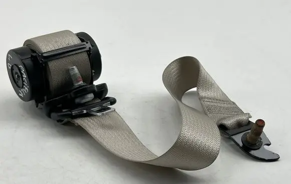Chrysler Pacifica Third row seat belt 6361237