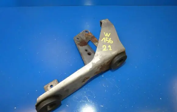 Mercedes-Benz GLA W156 Engine mounting bracket