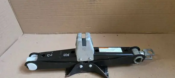 Suzuki Ignis Lift Jack 8991086G10 8991086G00