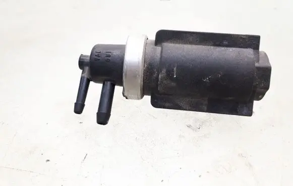 Audi A4 S4 B5 8D Vacuum valve 8D0906627 72190332