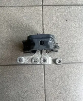 Citroen C4 Cactus Engine mount bracket 9681706580