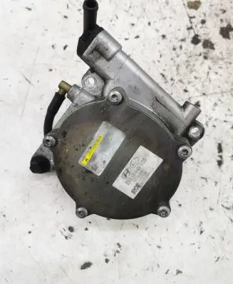 Hyundai Santa Fe Vacuum pump 288102F600 16J10115261