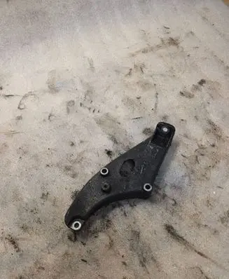 BMW 5 E34 Engine mounting bracket 7139424