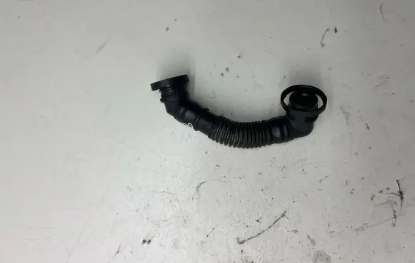 Volkswagen PASSAT B6 Breather hose/pipe 03L103493