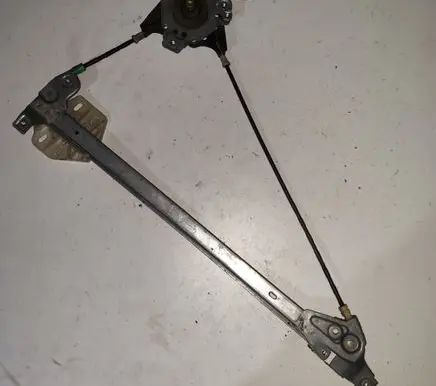 Rear door manual window regulator