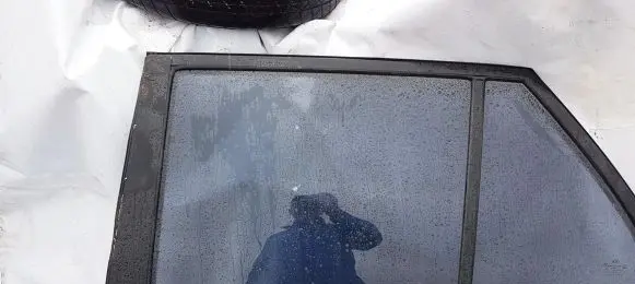 KIA Carens II Rear door window glass