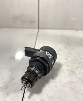 Volvo S80 Fuel pressure regulator 30777576