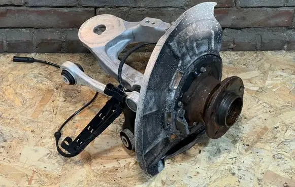 Rear wheel hub spindle/knuckle
