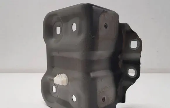 Fender mounting bracket