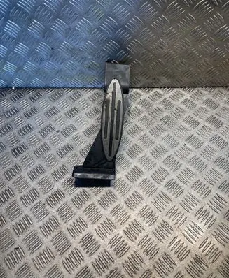 Accelerator throttle pedal
