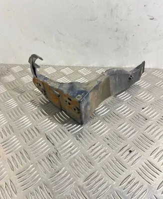 Audi A4 S4 B6 8E 8H Fender mounting bracket 8E0821138B