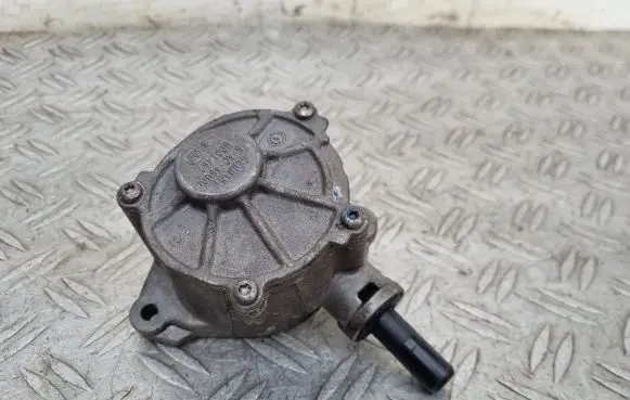 Mercedes-Benz C W204 Vacuum pump GD01497