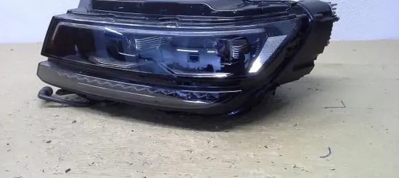 Volkswagen Tiguan Headlight/headlamp 5NB941081D