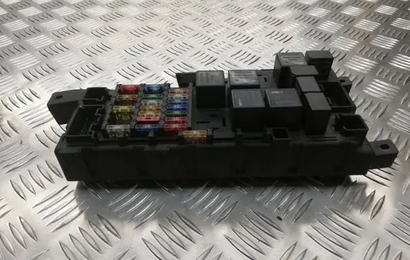 Volvo V70 Fuse module 518717004 8637841