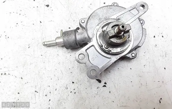 Toyota Auris E180 Vacuum pump