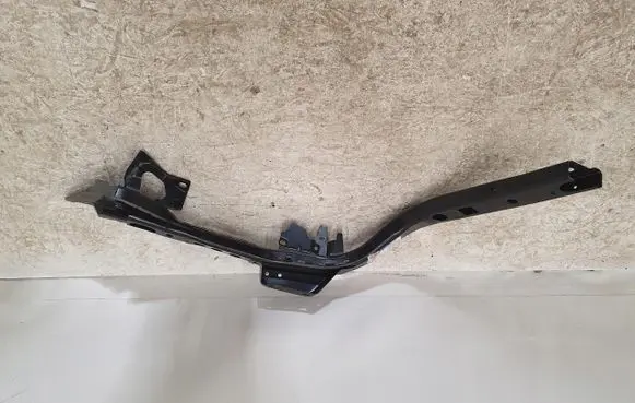 Ford Focus Fender mounting bracket JX6Z-16A024-C