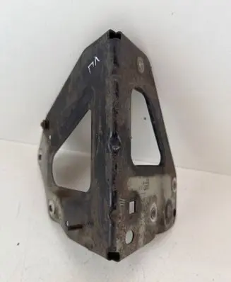 Audi A6 S6 C6 4F Fender mounting bracket 4F0821135B