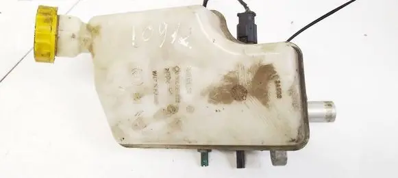 Brake fluid reservoir