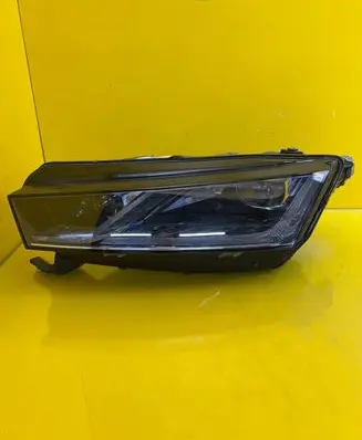 Skoda Octavia Mk4 Headlight/headlamp 5E4941015A